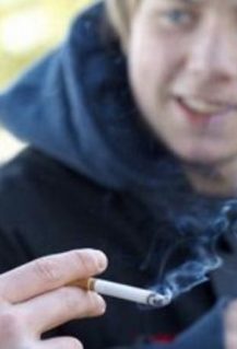 fumo-adolescenti-con-vizio-in-aumento