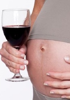 alcol-in-gravidanza-la-meta-delle-mamme-beve