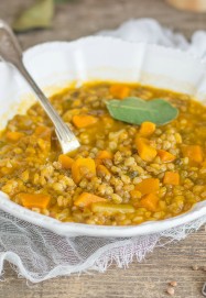 zuppa-farro-lenticchie-e-zucca