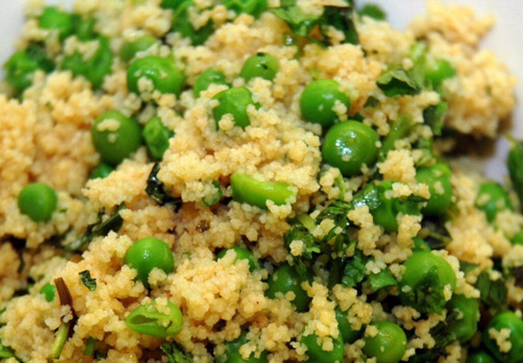 cous cous con crema di piselli e spinaci